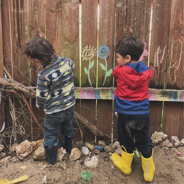Flowers grow everywhere 🌻#natureay #createart #atxnatureplay #atxdaycare #axnaturepreschool