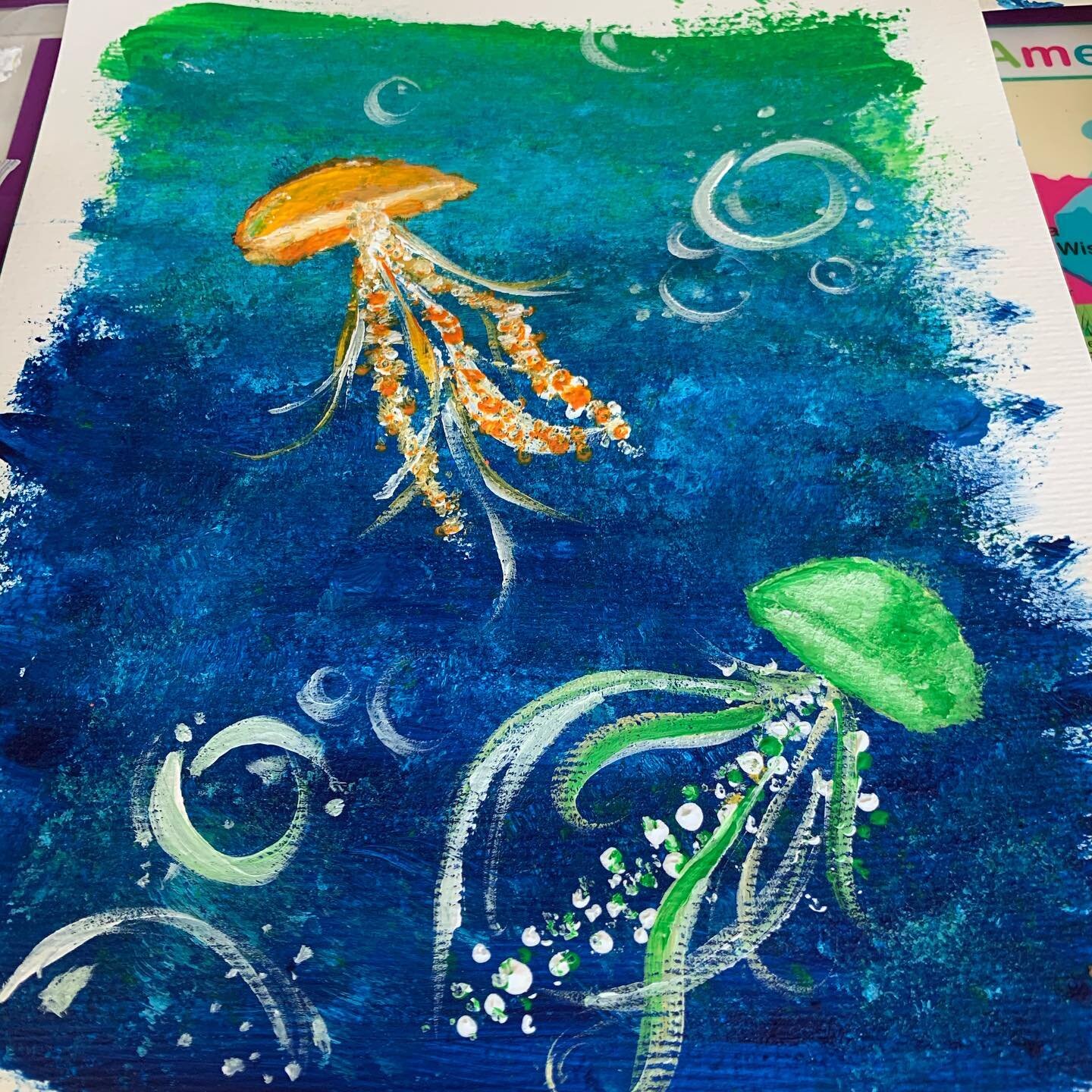 Acrylic painting for the 5 year old turns out to be fun for kids and therapeutic for adults. #covid19 #stuckathome #findstufftodo #oceanlife #blending #jellyfish