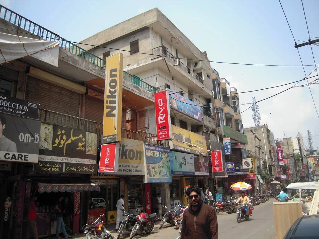 Nisbat, Beadon, Hall