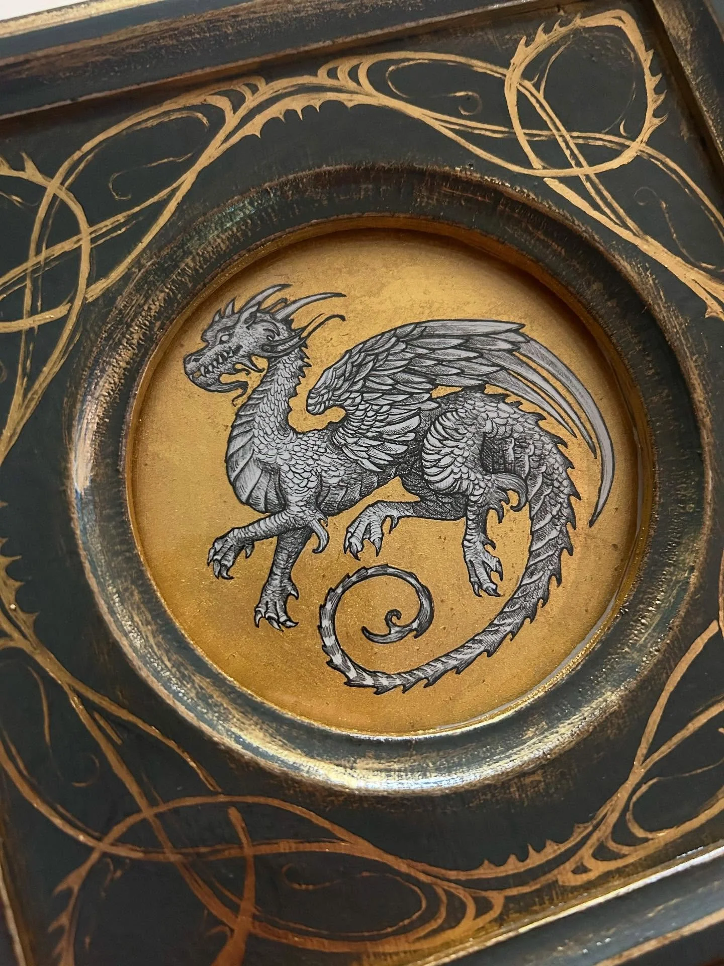 I was able to find a bit of time between moving states and traveling for 3 weddings in the last 5 weeks to make some new circular framed drawings with gold leaf! This new dragon friend will be with me starting this Thursday at the @annarborartfair @g