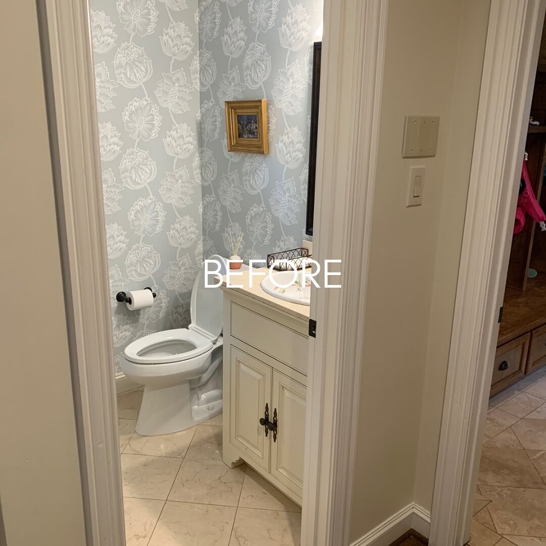 We love a small but mighty space refresh! Powder baths get a lot of use, but also tend to get neglected. Now this Memorial-area half bath is bright and welcoming! 

Contractor: @alehouston_ 
Designer: @marianlouisedesign 

#houstonbathremodel #housto