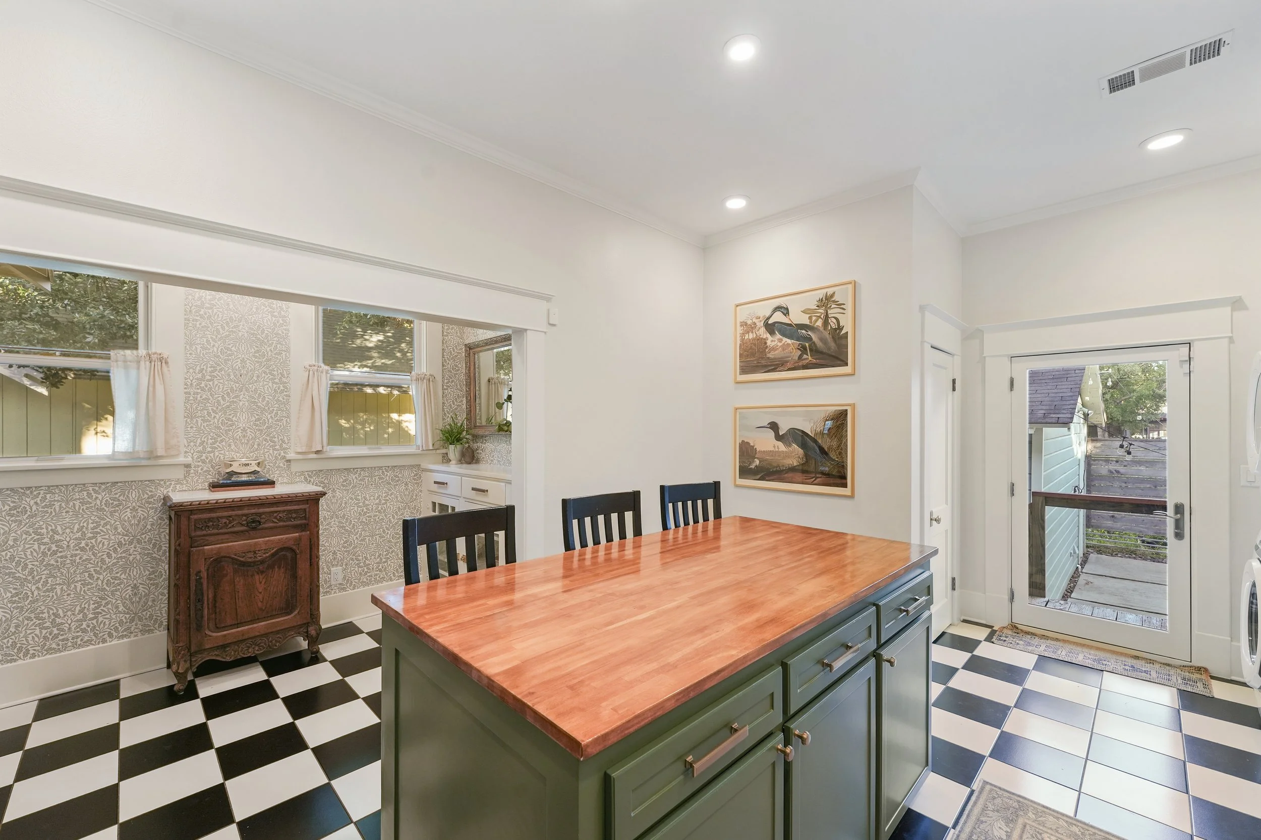 Historic home kitchen remodel by luxury remodeling firm Hamblin & Haines Homes in Dallas, Texas