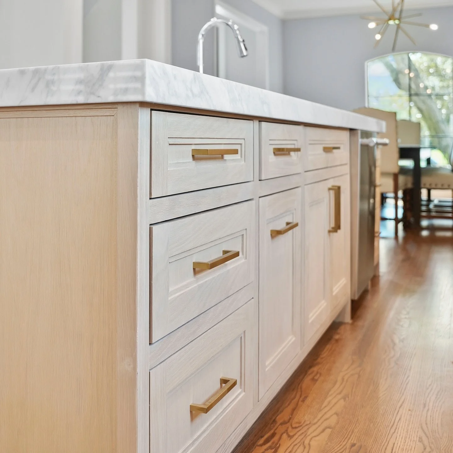 A moment for the details 😍 

This beautiful 10 foot custom island, featuring white oak, is an absolute statement maker in our client&rsquo;s Spring Valley kitchen. 

#houstoncarpenter #houstonkitchen #houstonremodeler