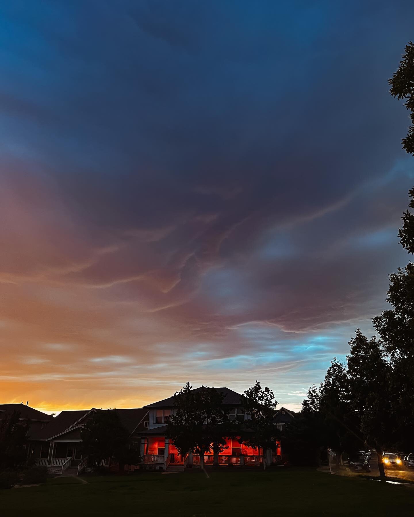 To ring in the 4th. 💥 
&bull;
&bull;
#cloudporn #stormclouds #denvercolorado #sunsets