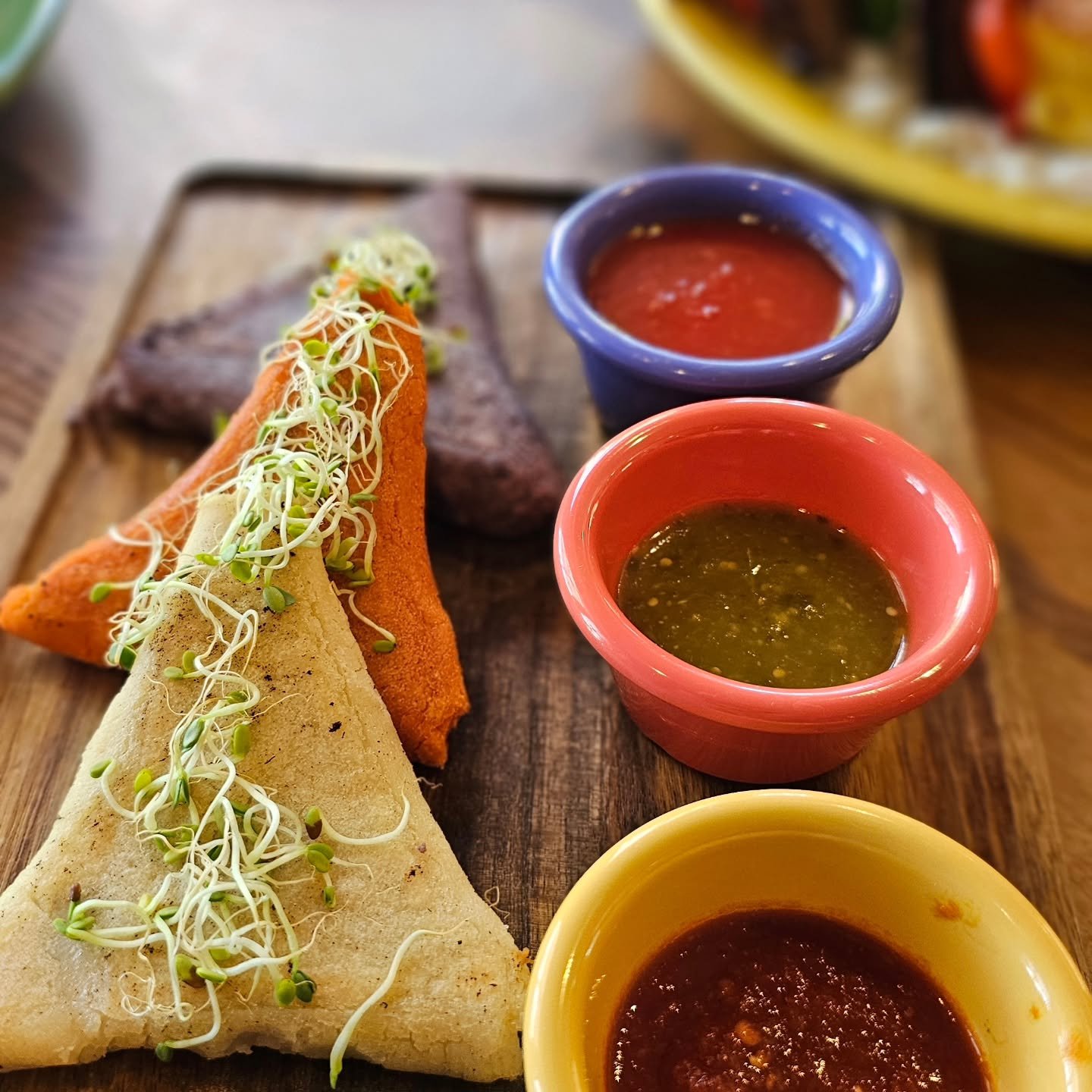 Kicking off our su.mer weekend specials with the delicious Tetelas Trio! 

Triangle Fried masa, filled with Black Beans, served with 3 different salsa, topped with Red Clove.

YUM 😋 

#tetelas #weekendspecial
#newmenuitems #newflavor #mexicanfoodies