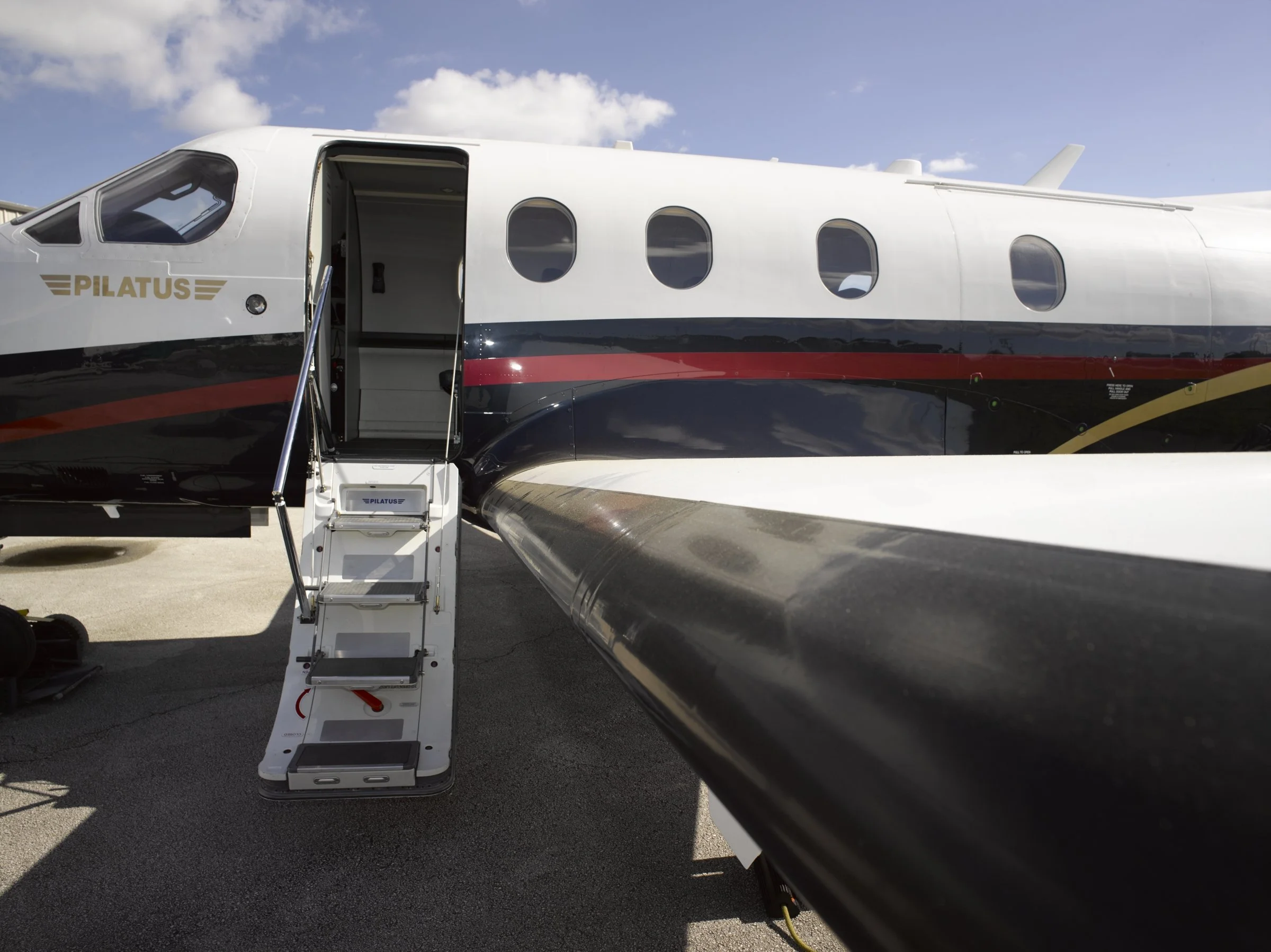 PILATUS PC12 N617EX 48 (1).JPG