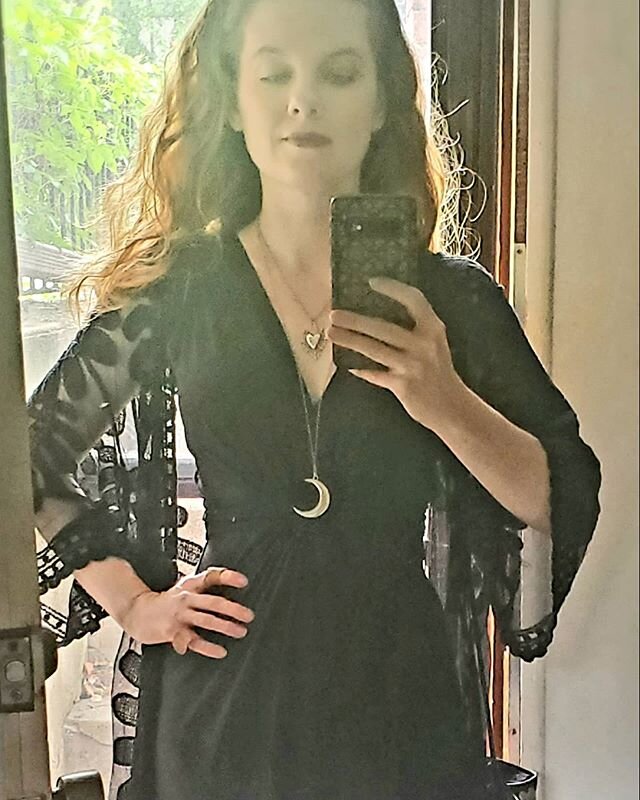 Went full witch today. All black and flowy, wearing my two favourite pieces from @beloveddominion.

#witchywoman #sunlight #goingforawalk #redhead