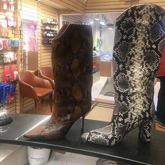 Making a new design to a pair boots 👢