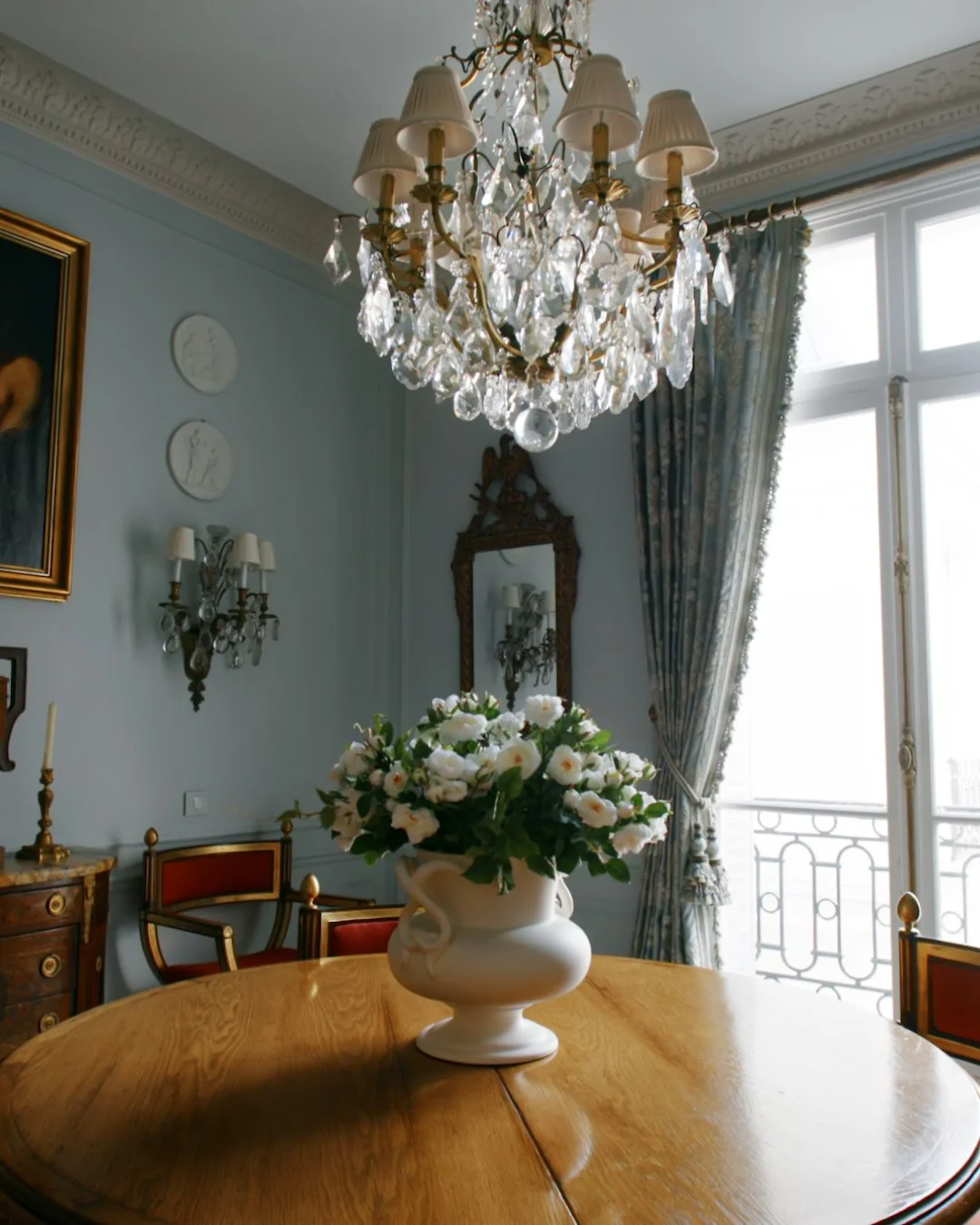 Samuel-and-Sons_Moving Images_4x5_Dining-Room-18_ProRes422HQ.mov.00_05_07_20.Still001.jpg