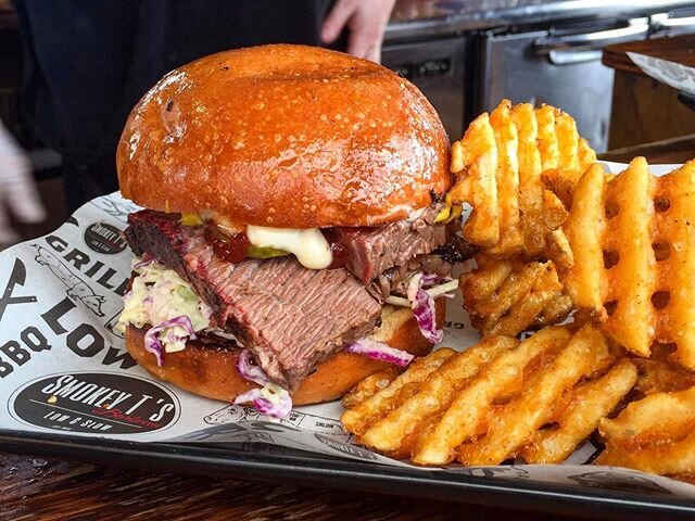 ᗯᕼᗩT Iᖴ TᕼIᔕ ᑕOᑌᒪᗪ ᗷE ᗪEᒪIᐯEᖇEᗪ ?🤔
.
.
.
.

#bbq #foodporn #meatsweats #texasbbq #foodblogger #christchurchfood #nzbbq #smokeyts #realfood #grillingfools #radarhillsmokers #bbqlife #smokedmeat #meatstock #nzfood #christchurch #fire #realfoodrealpeop