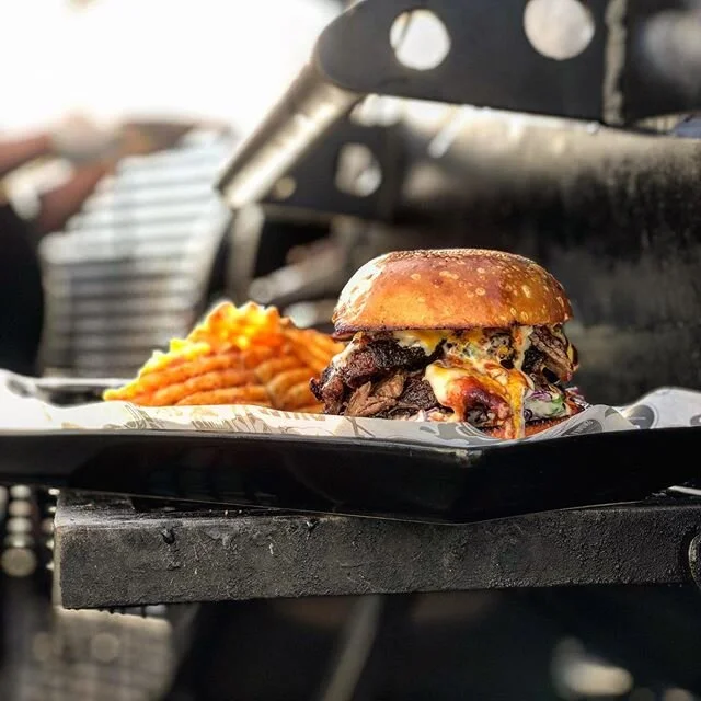 T̾a̾s̾t̾e̾-̾D̾-̾B̾u̾r̾g̾e̾r̾🔥
.
.
.
.
#bbq #foodporn #meatsweats #texasbbq #foodblogger #christchurchfood #nzbbq #smokeyts #realfood #grillingfools #radarhillsmokers #bbqlife #smokedmeat #meatstock #nzfood #christchurch #fire #realfoodrealpeople