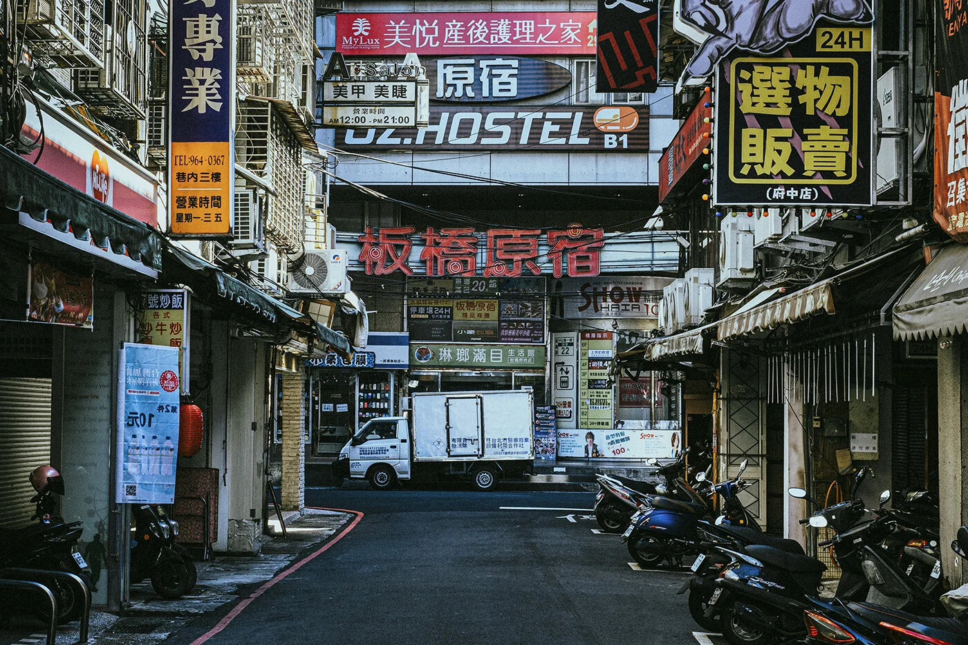 被生活嫖著