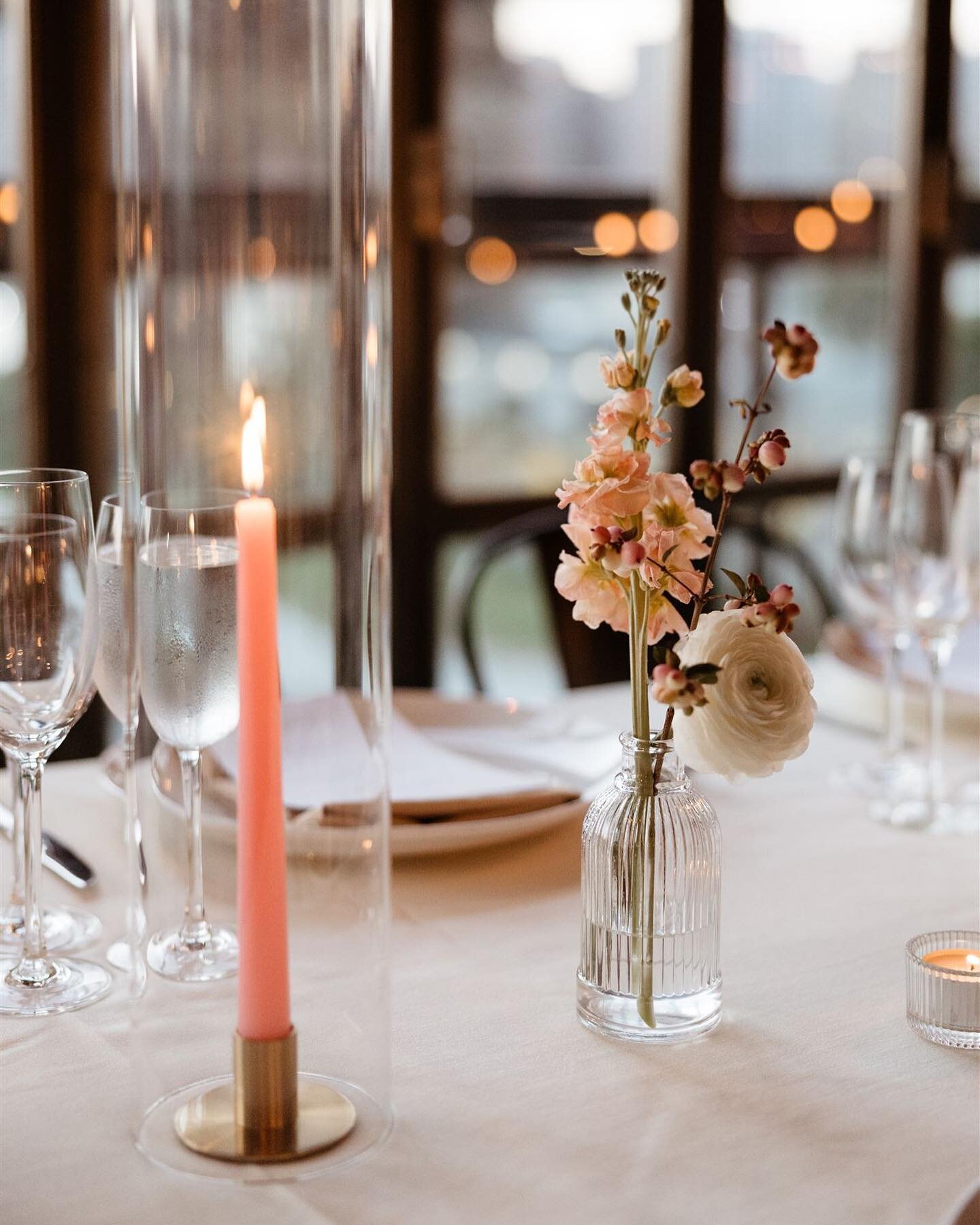 The impact candlelights make, especially at night is truly beautiful 🕯️
It&rsquo;s one of our options, when you get quotes! 

Stunning scenes by @stephanienaruphoto