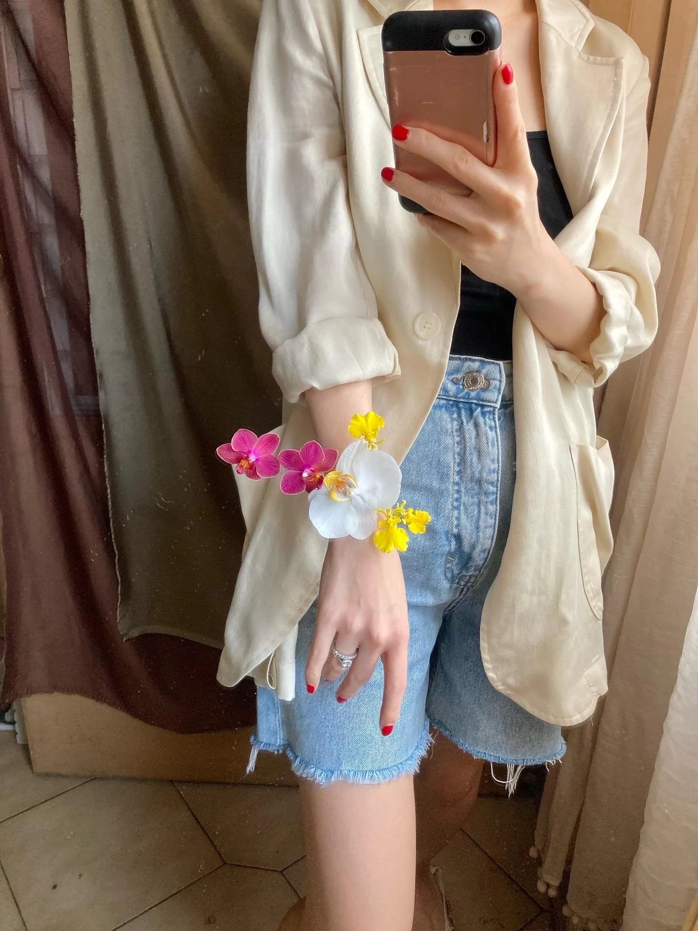 For Anna and her girls 🩷💛