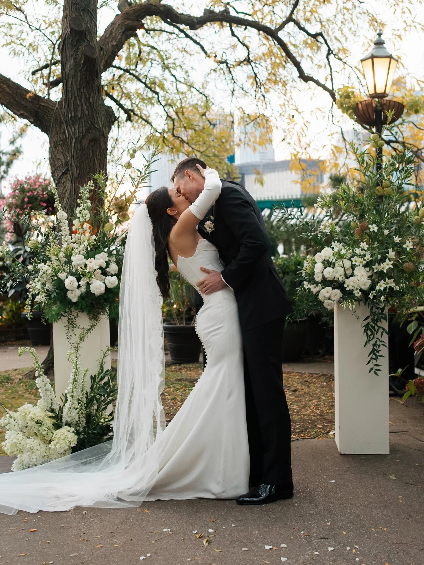 I&rsquo;m really excited to finally start sharing from Mali + Andy&rsquo;s beautiful wedding at @therivercafe 🕊️
Captured by the immensely talented @elangbamphoto 🤍