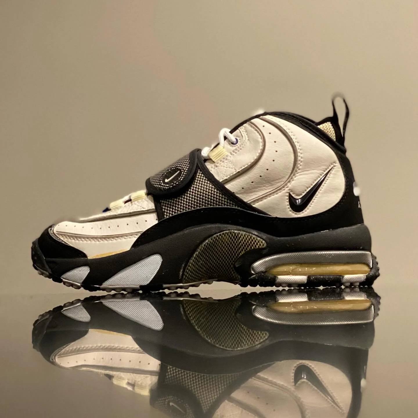 The best thing about this hobby, this culture, this community, is that we connect thru a lowest common denominator: Sneakers
&bull;
Some of us like to share stories. Some like to relive moments in sports history. Some like to digest design, thought, 