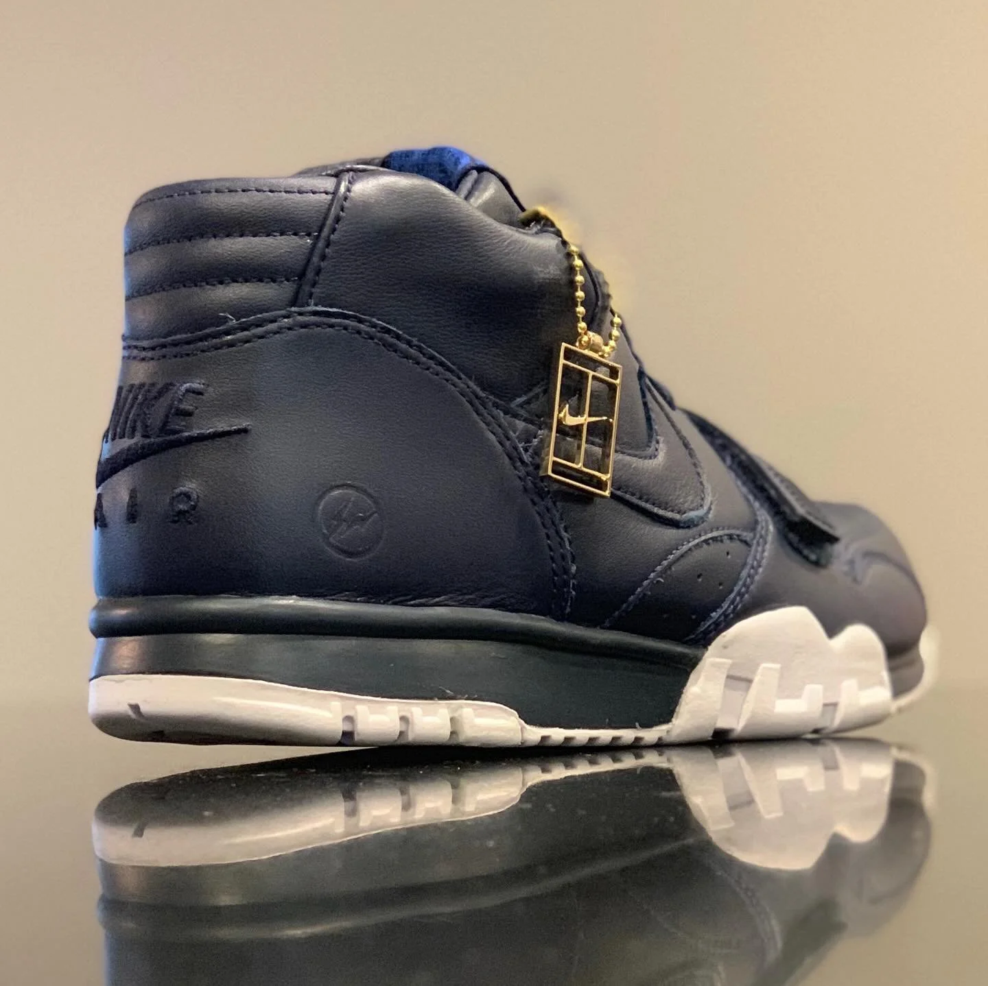 #TRAINERTUESDAY
&bull;
On Tuesdays we talk Trainers.
&bull;
Anything Hiroshi Fujiwara touches turns into ________?
&bull;
The Fragment Deisgn ⚡️⚡️ x Nike Air Trainer 1 x NikeCourt was a moment in time.  A lot of these ended up available at bargain pr