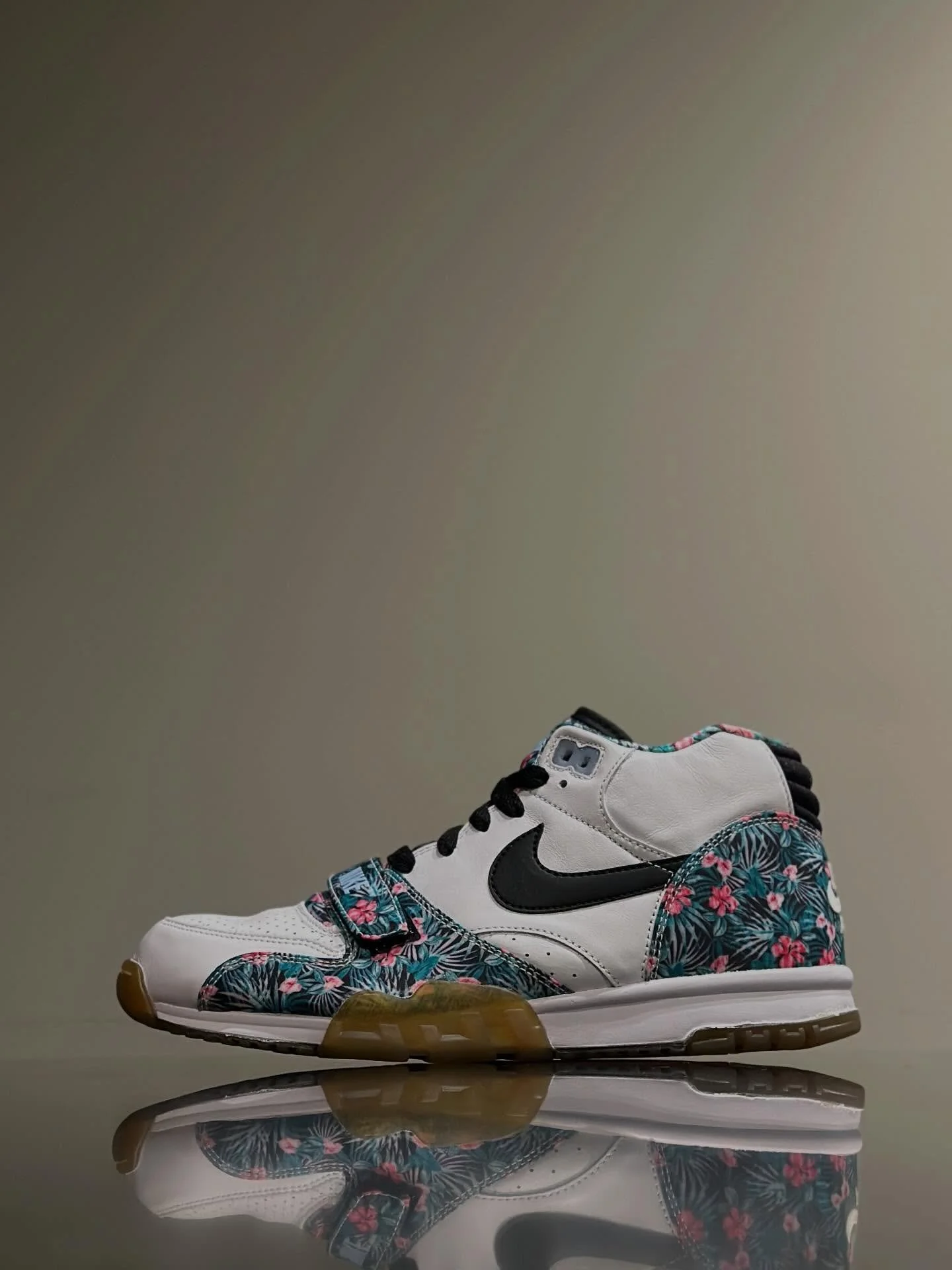 #TRAINERTUESDAY
&bull;
On Tuesday we talk Trainers.
&bull;
For many years, in fact as long as I can remember growing up in Honolulu, the @nfl Pro Bowl was always held at @alohastadiumhi. It showcased the All-Stars of the NFL in classic AFC vs. NFC an