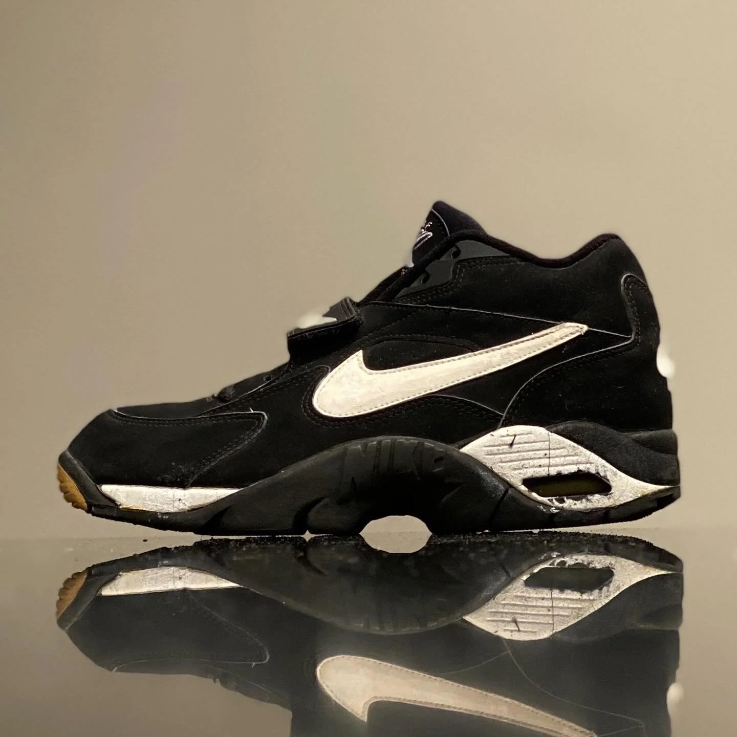 #TRAINERTUESDAY
&bull;
On Tuesdays we talk about Trainers.
&bull;
The Air Spat.  No one know about these. Everyone knows about these. The Spat Strap was a thing back in the 90&rsquo;s. It was every where. There&rsquo;s a joke that Nike held a chokeho