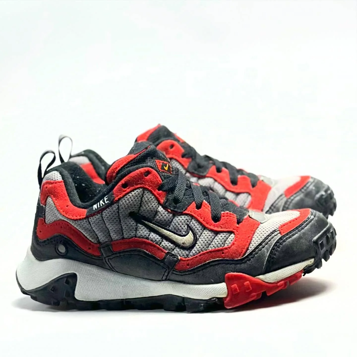 Nike Trail NOT Nike ACG
&bull;
NIke Trail + Nike ACG
&bull;
Nike ACG
&bull;
Go figure.
&bull;
Now get outside and ACG. Outside is the best side.
&bull;
BTW: @ellaesco these are your size.