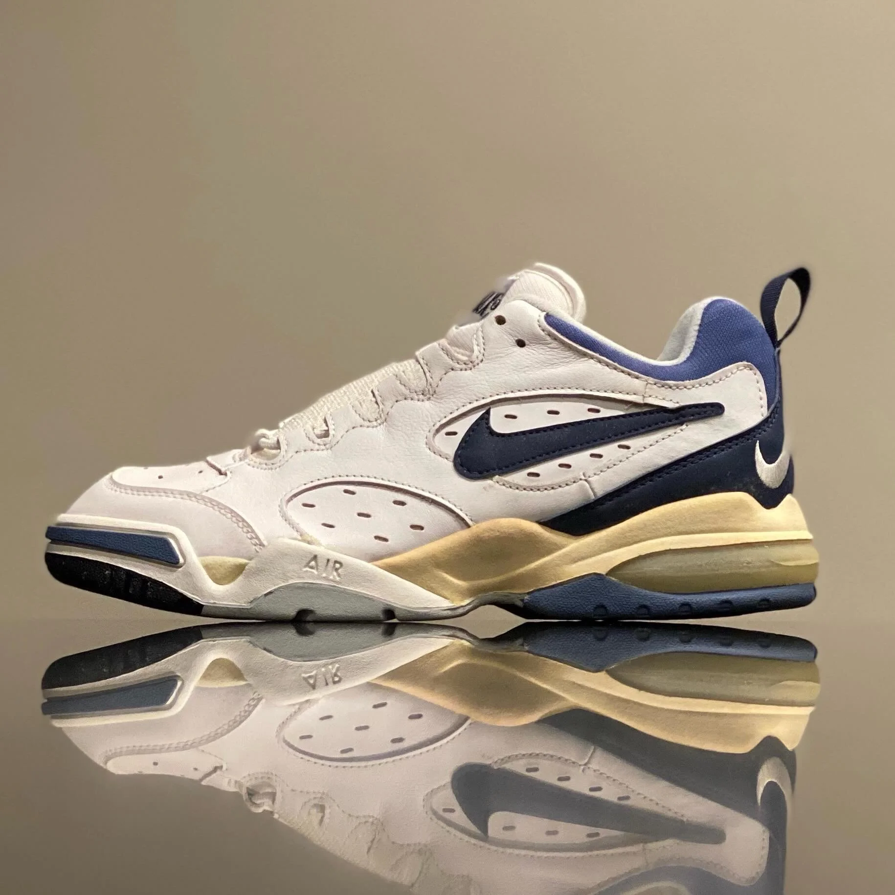 &bull;
EAT.
SWEEP.
REPETE.
&bull;
#NIKETENNIS