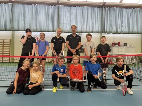 Tenniskoulu 2025.jpg