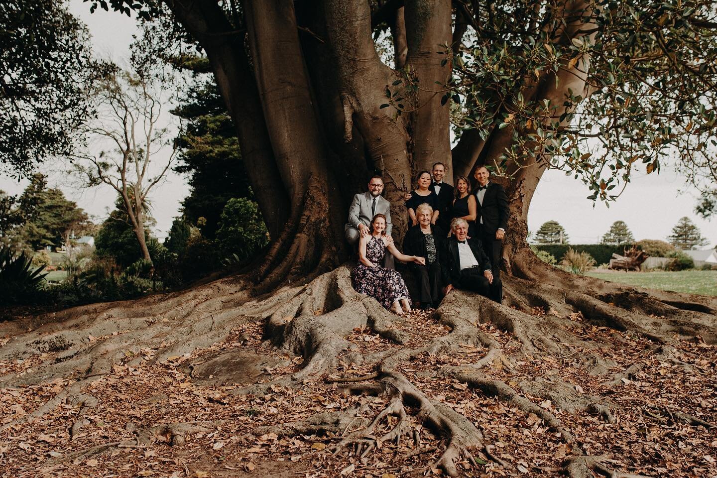 Extended family shoots? You bet ya! See my stories for the outtakes - They might just be my new favourite ❤️