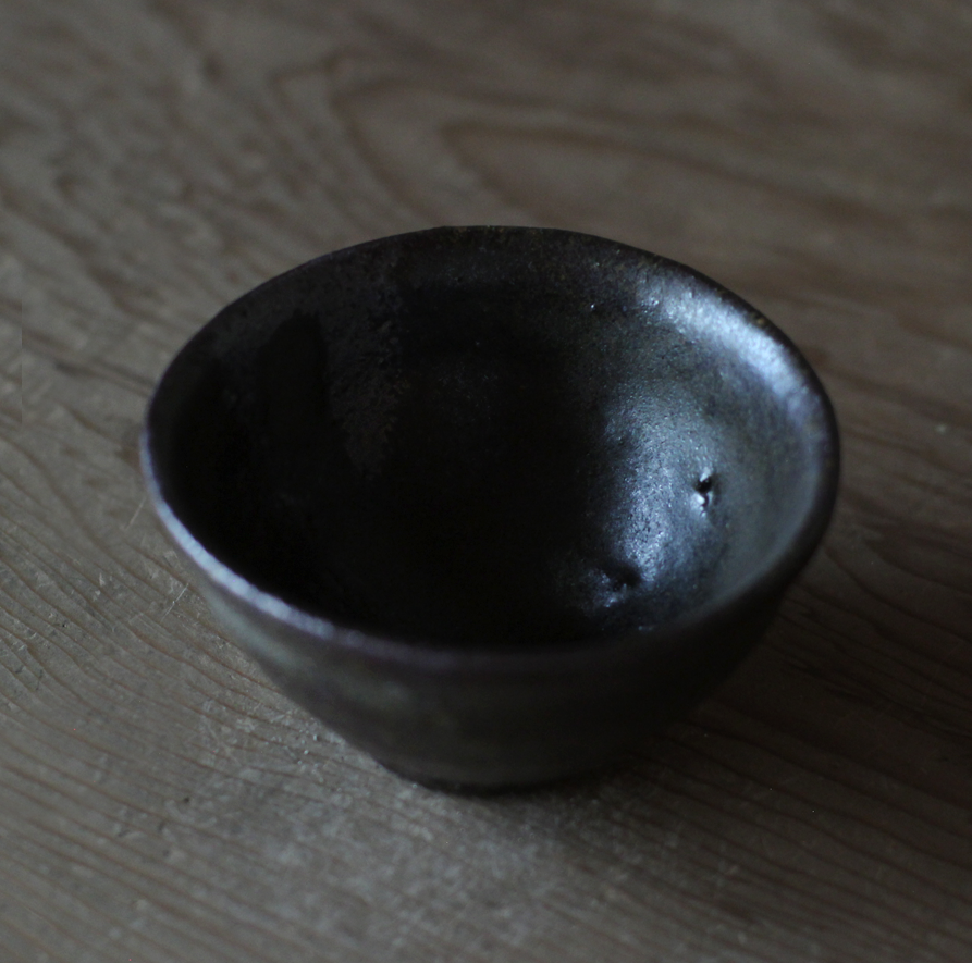 辻村史朗　黒唐津ぐい呑 ｜Shiro Tsujimura, Sake cup, Kuro-Katstsu style