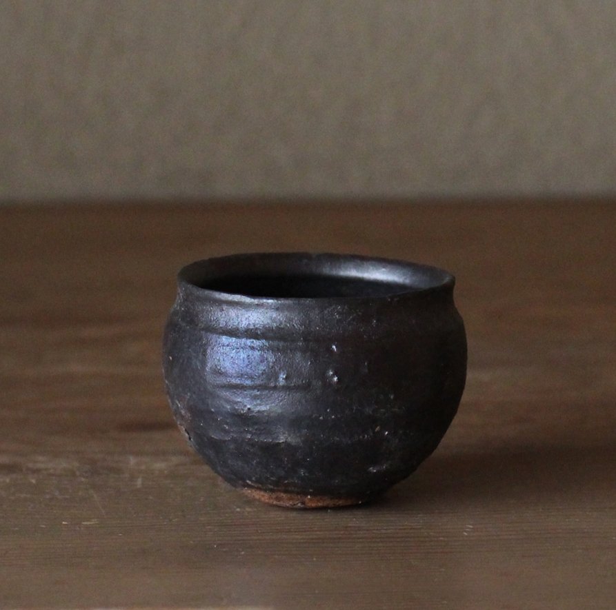 辻村史朗　黒唐津ぐい呑 ｜Shiro Tsujimura, Sake cup, Kurokatatsu style (Copy)