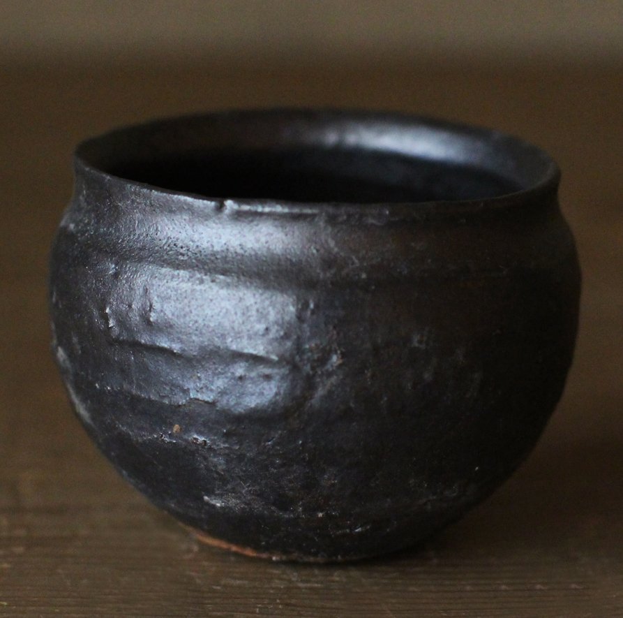 辻村史朗　黒唐津ぐい呑 ｜Shiro Tsujimura, Sake cup, Kurokatatsu style (Copy)