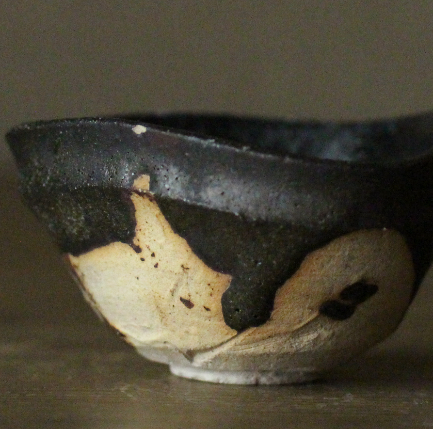 辻村史朗　織部黒ぐい呑｜Shiro Tsujimura, Sake cup, Oribe-guro style (Copy)