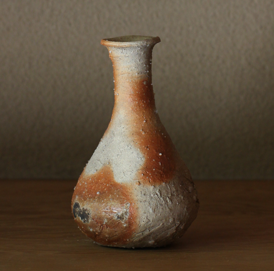 辻村史朗　信楽徳利｜Shiro Tsujimura, Sake bottle, Shigaraki style