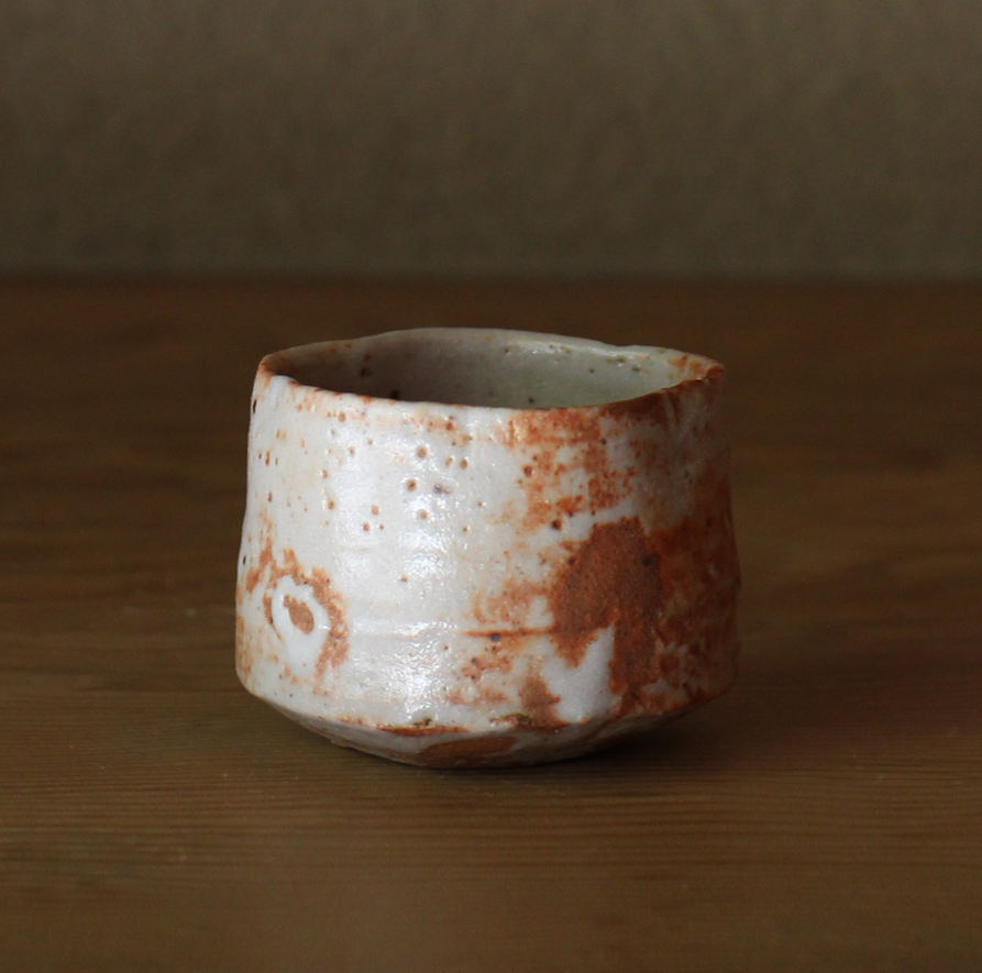 辻村史朗　	志野ぐい呑｜Shiro Tsujimura, Sake cup, Shino style (Copy)