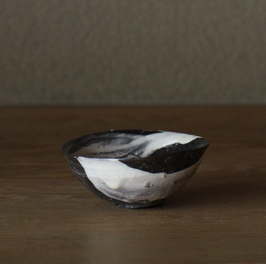 辻村史朗　刷毛目ぐい呑｜Shiro Tsujimura, Sake cup, Hakeme style