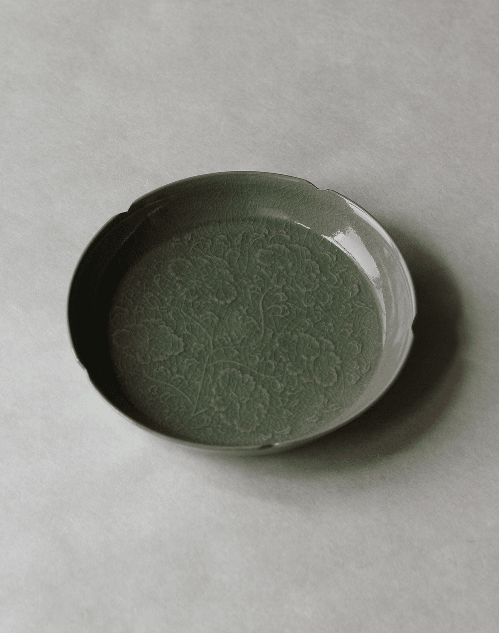 川瀬満之　白磁鶴文蓋物　共箱　直径約12cm 東N7-0910③ 川瀬竹秋｜Takeaki Kawase<br/> — HAKU marunouchi