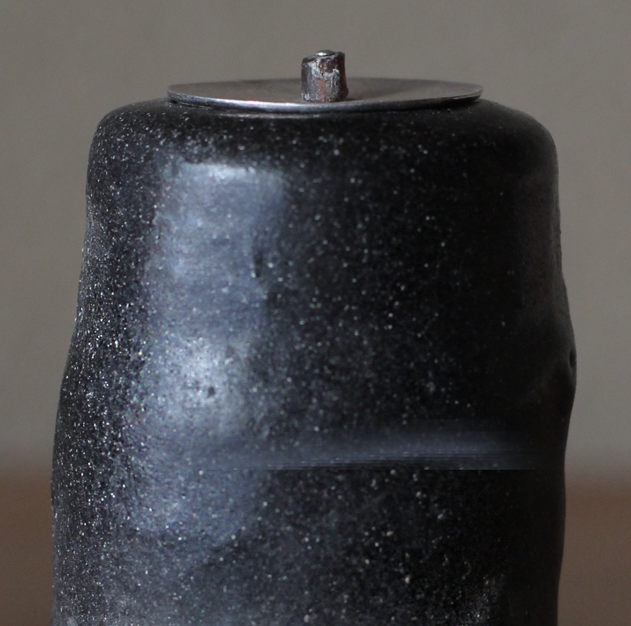 辻村史朗　引出黒茶入（仕覆付）｜Shiro Tsujimura, Tea caddy Hikidashiguro style with Shifuku