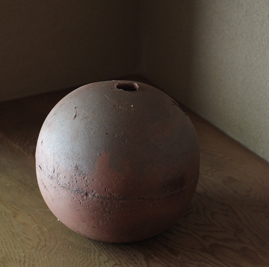 辻村史朗　備前丸壺（小）｜Shiro Tsujimura, Round jar Bizen style  