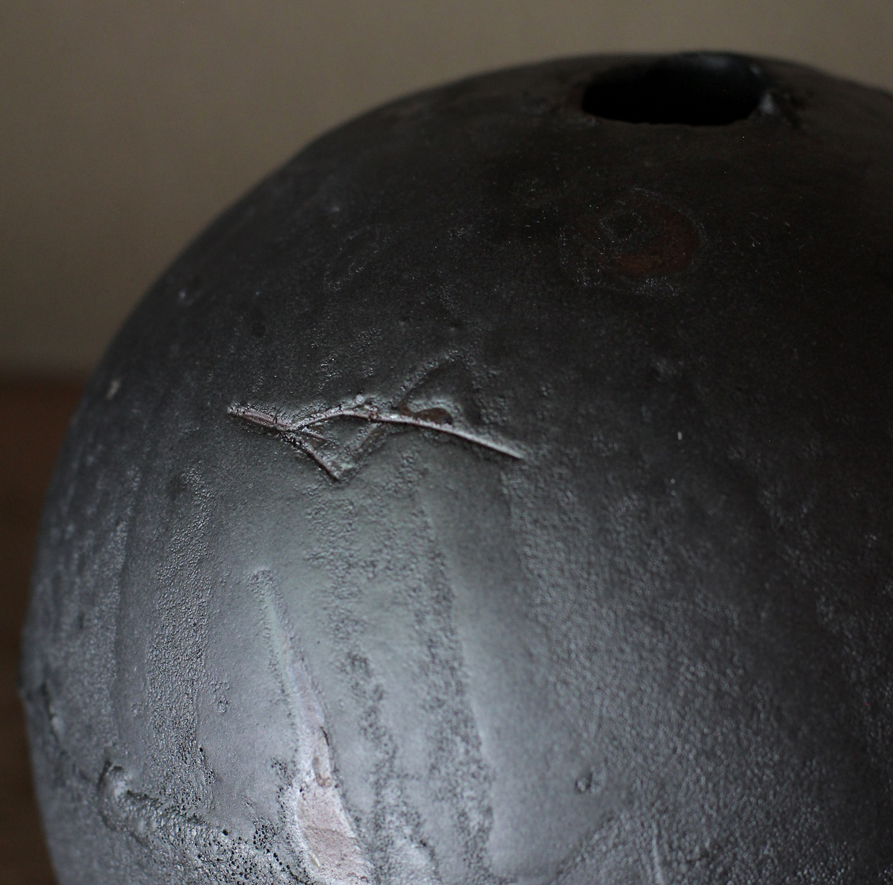 辻村史朗　黒丸壺（小）｜Shiro Tsujimura, Black round jar