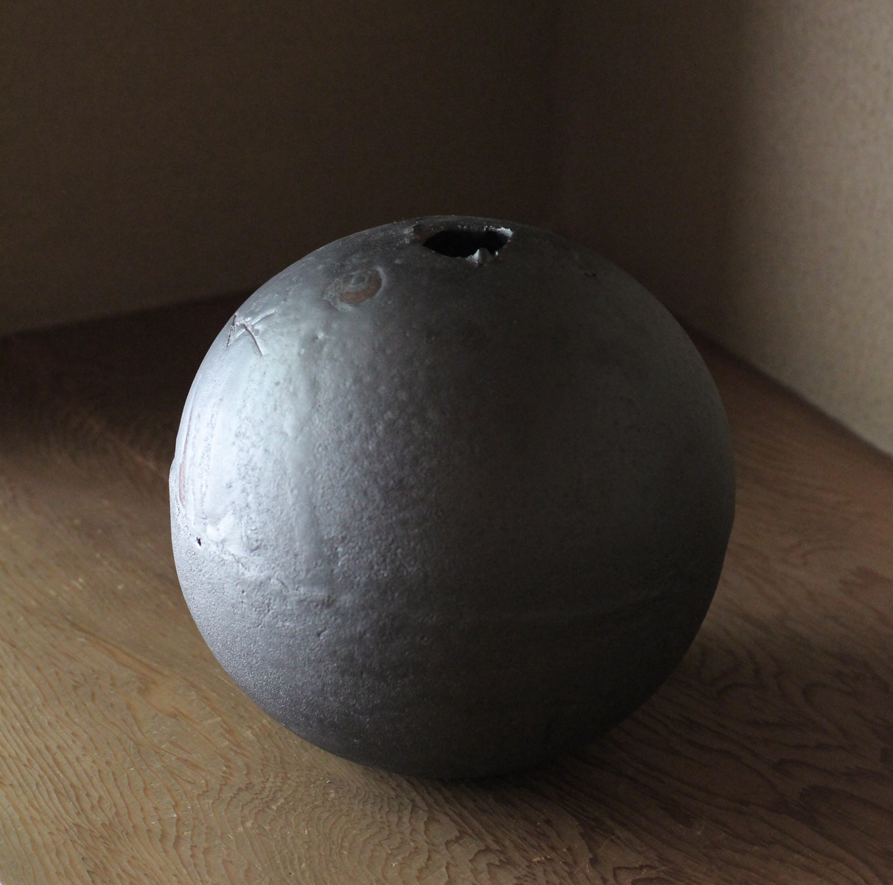 辻村史朗　黒丸壺（小）｜Shiro Tsujimura, Black round jar