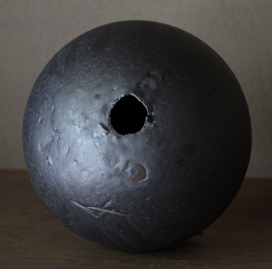 辻村史朗　黒丸壺（小）｜Shiro Tsujimura, Black round jar