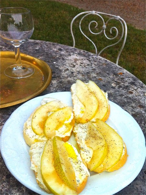 m-villa-pear-and-cheese-appetiser.jpg