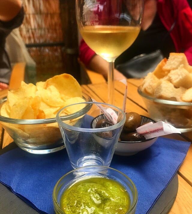 While in #liguria #aperitivo will likely include a crisp glass of #vermentino and some amazing #pesto a perfect combination #lifeinitaly #cinqueterre #cinqueterreitaly