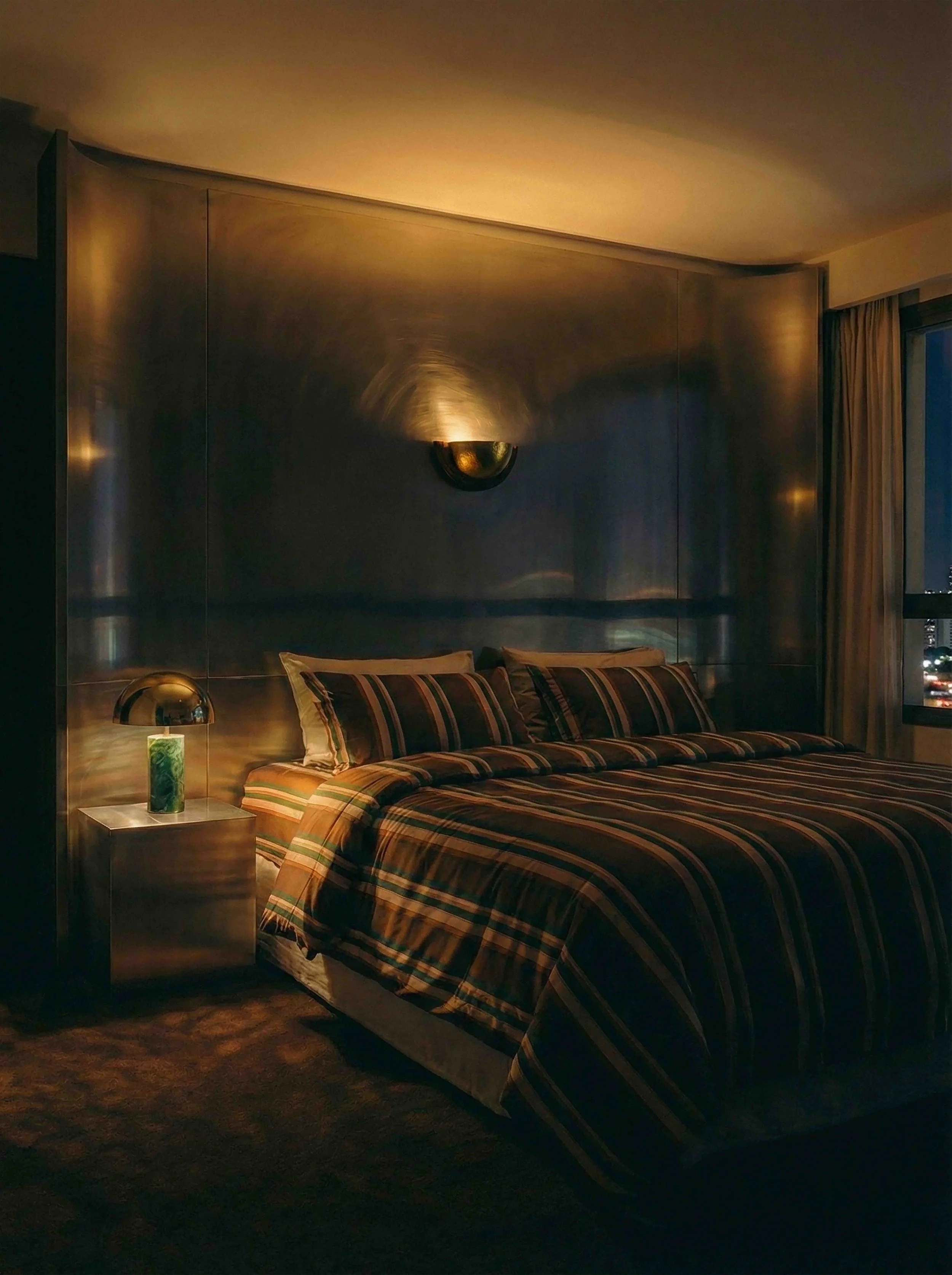 BETI room 8 night small BACCARIS copie.jpg (copie) (copie) (copie) (copie)