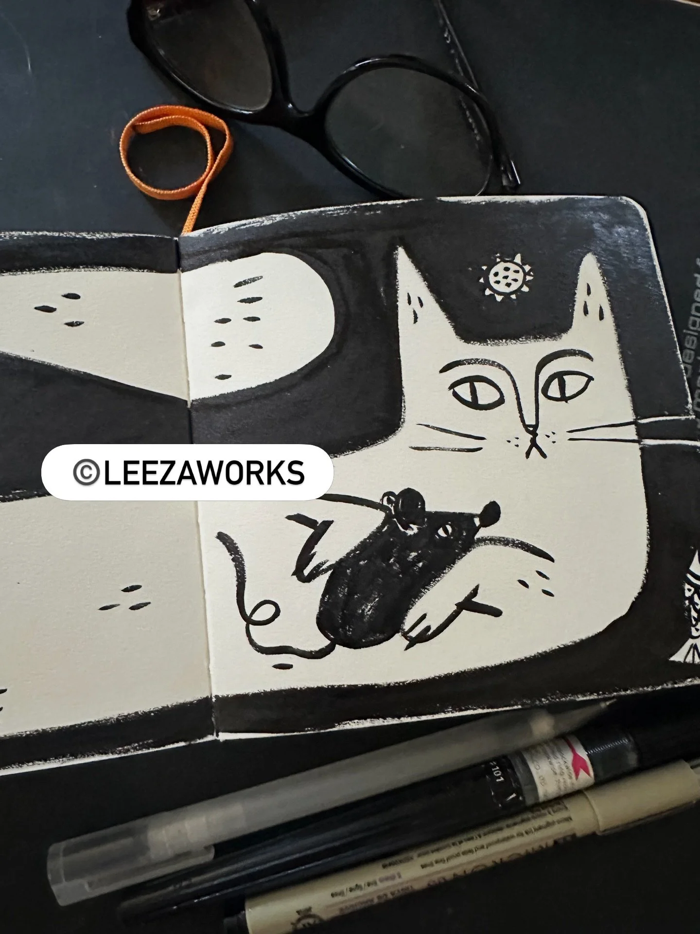 Just a girl, a @pentelofamerica brush pen and her cats!

For your feline viewing pleasure, furriends. Enjoy!

I haven&rsquo;t played around in my sketchbook in FURever.
So, when an unexpected travel delay occurs, and time spent with artist friends pr