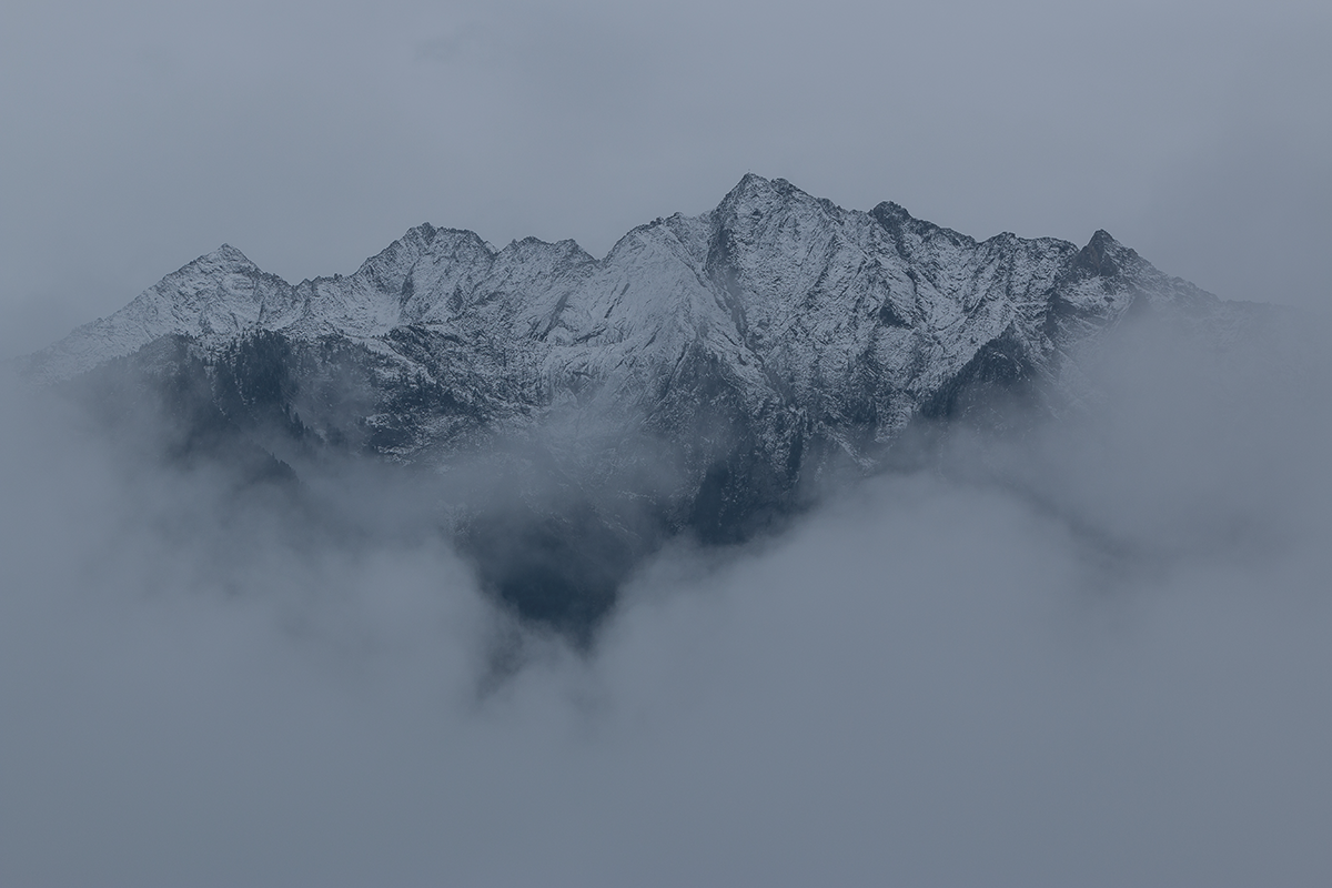 wanderlust_cabinet_landscape_mountain_4c.png