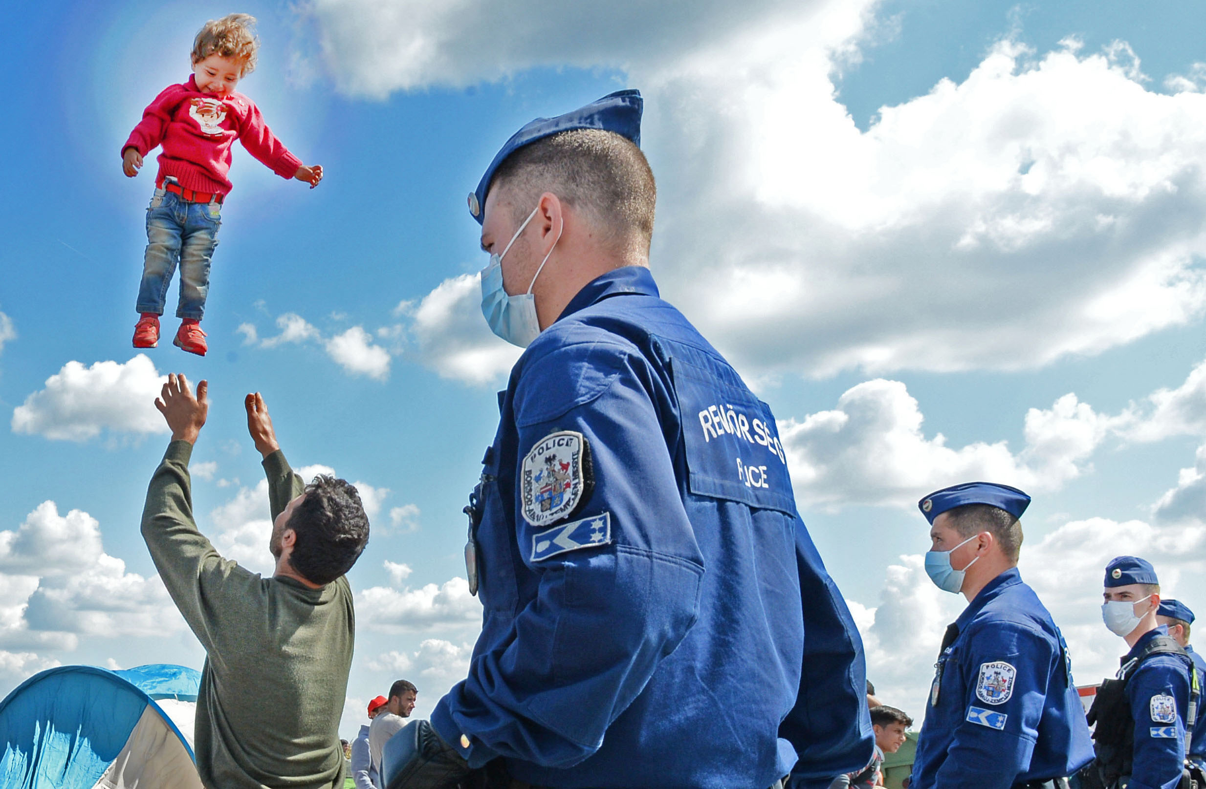  A dad plays with his daughter at the holding area at Roszke on the Hungarian/Serbian border while thousands of refugee's await permission to continue their journey towards Germany. 