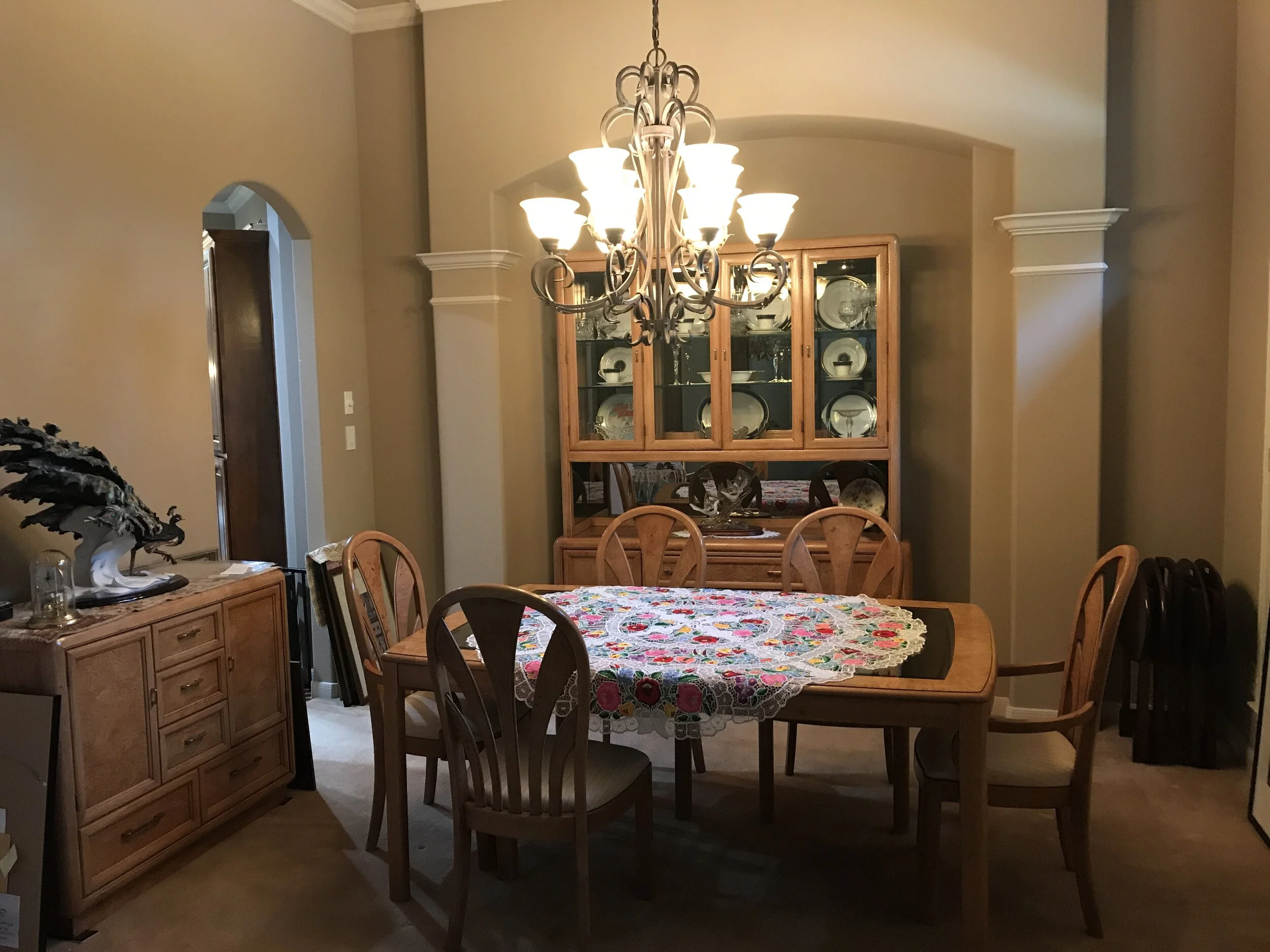 After picture, organized dining room in San Antonio