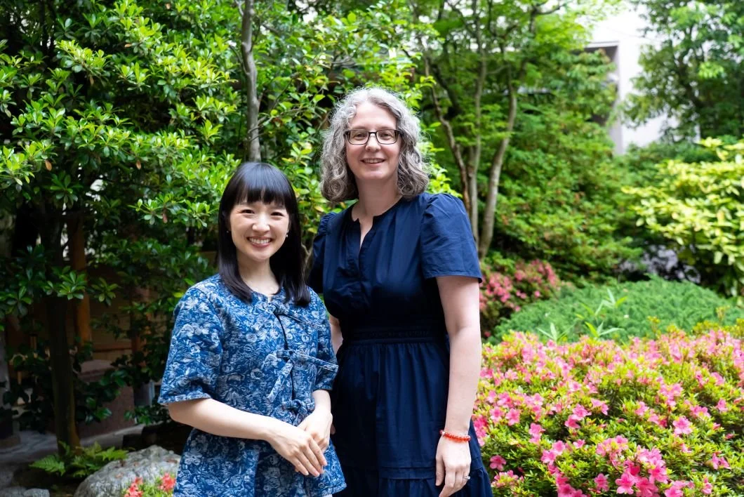 Marie Kondo and Amélie Saint-Jacques in a beautiful Japanese garden