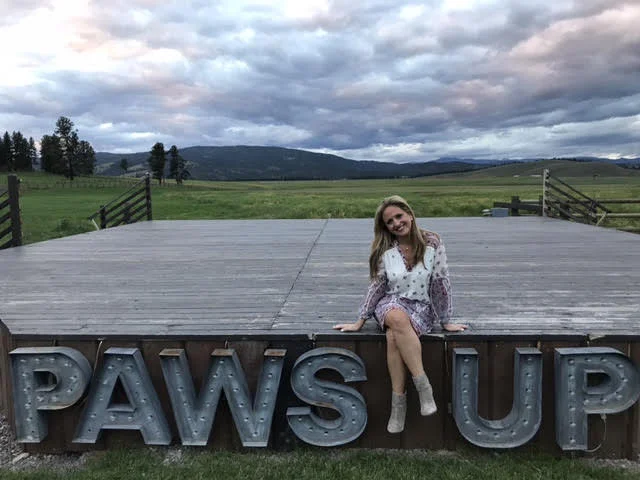 Paws up 4.jpg