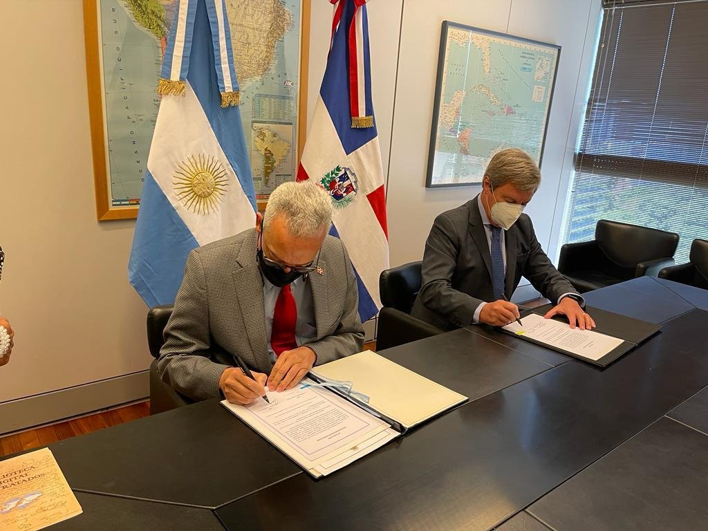 Convenio entre la República Dominicana y la República Argentina sobre Traslado de nacionales Condenados y Cumplimiento de Sentencias Penales